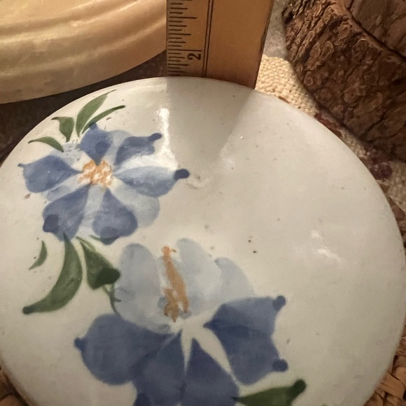 Studio Pottery Lidded Container - Picture 6 of 7